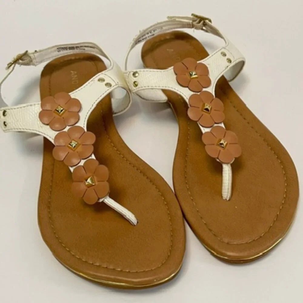 Andiamo Adanielle Womens White & Tan Flower Thong Sandals Size 8.5